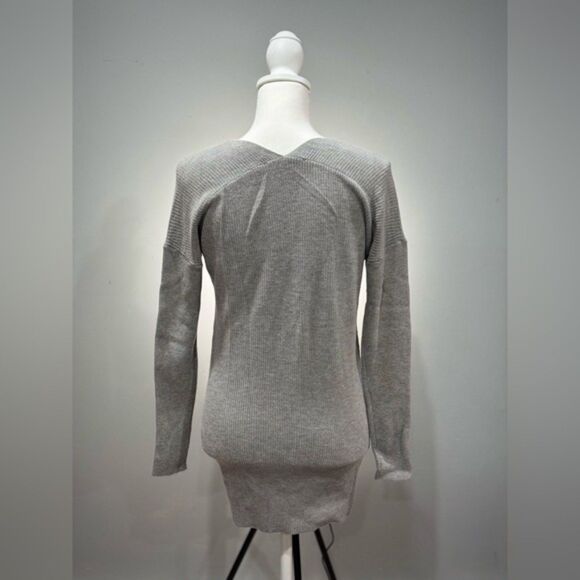 CLEARANCE! Gray WHBM Ribbed V-Neck Tunic Sweater Size XS EUC - Picture 2 of 5